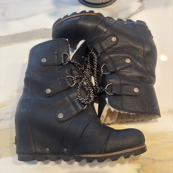 Pre Owned Sorel Joan Of Arctic Wedge Mid Shearling Black Boot Lace  Sz 7M - Picture 1 of 10